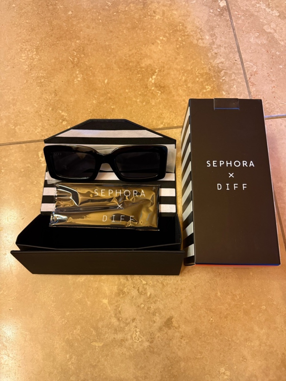 SEPHORA x DIFF Black Rectangular Sunglasses